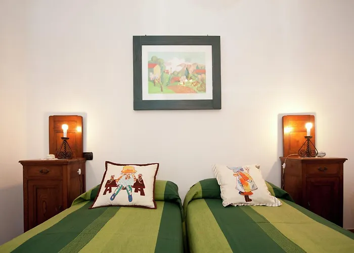 Сasa de vacaciones Woodland Escape With Pool