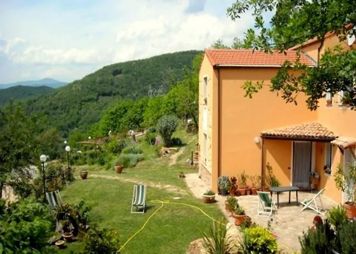 Сasa de vacaciones Woodland Escape With Pool Carbuta