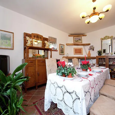 Woodland Escape With Pool Casa vacanze