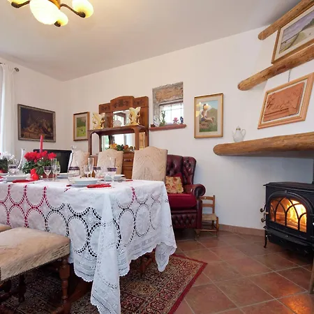 Woodland Escape With Pool Casa vacanze